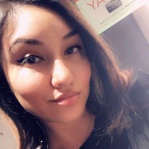 Meet your Posher, Valeria